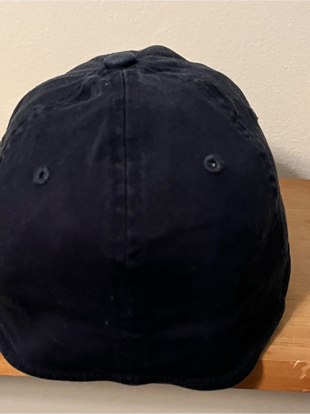 New Era Navy Blue 'Hood' Embroidered Cap with Red Patch - Picture 3 of 4